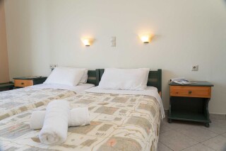 accommodation milos studios bed (2)
